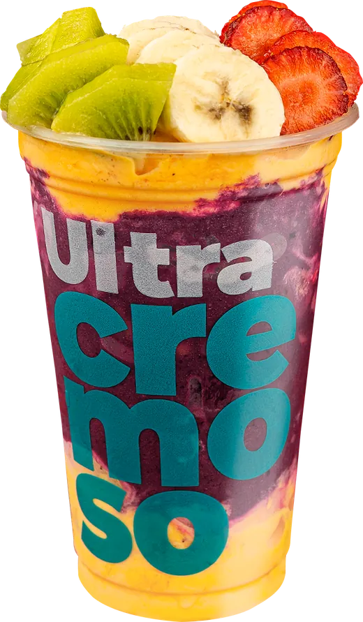 Copo de açaí de 500ml montado com três adicionais.