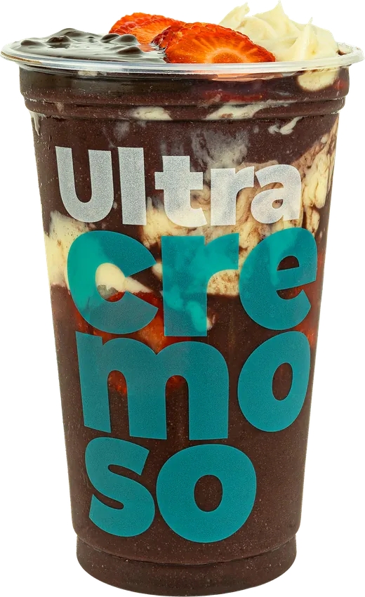 Copo de açaí de 700ml montado com três adicionais.